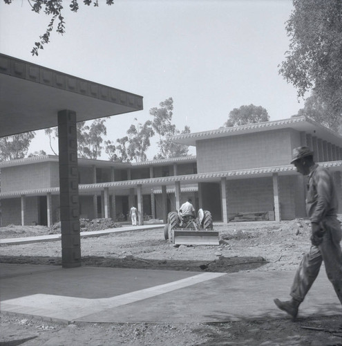 Thomas-Garrett Hall courtyard Construction, Harvey Mudd College