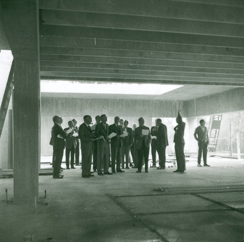 Construction site tour, Claremont McKenna College