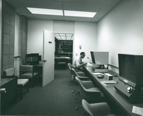 Sprague Library interior, Harvey Mudd College