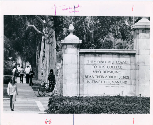 Pomona College gates