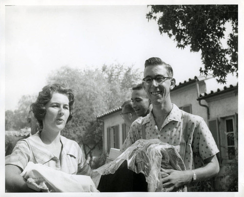 Students moving in, Harvey Mudd College