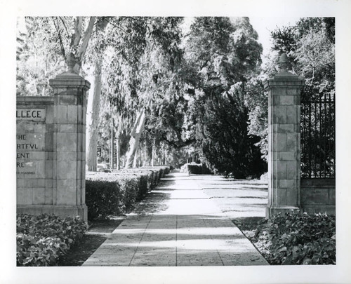 Pomona College gates, Pomona College