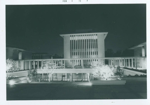 Sprague Library and Libra Complex at night, Harvey Mudd College