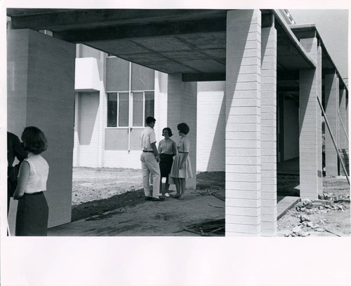 Under the arcades, Pitzer College