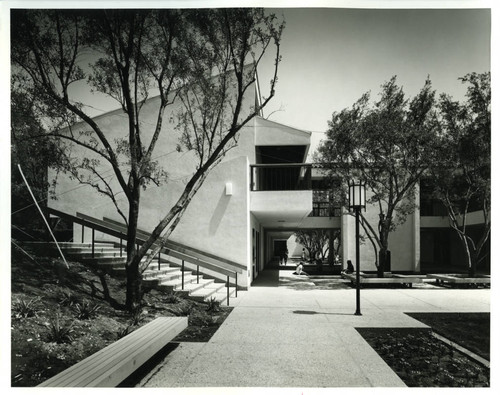 Bette Cree Edwards Humanities Building, Scripps College