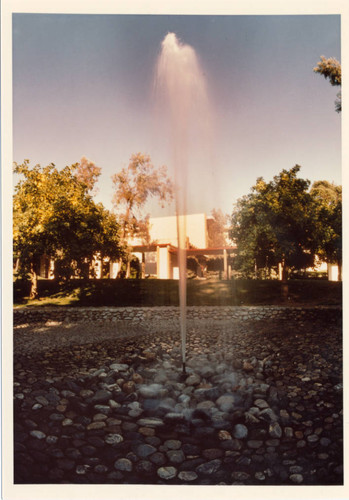 Pellissier Fountain, Pitzer College