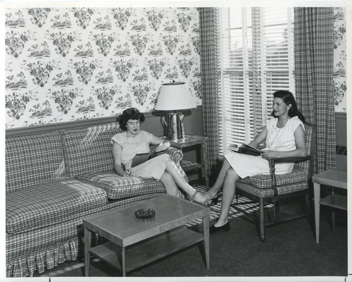 Women reading, dormitory room, Pomona College