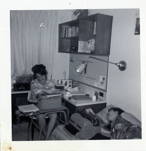 Students in a dorm room, Pitzer College