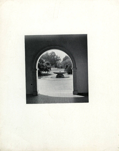 Bosbyshell Fountain through archway, Pomona College