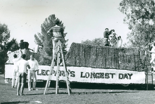 Homecoming float, Harvey Mudd College