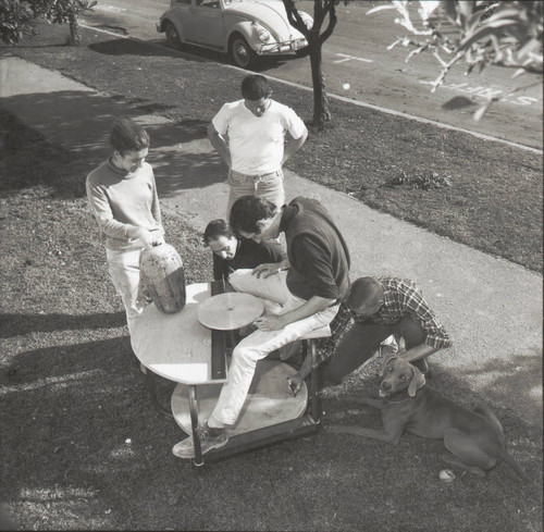 Professor Soldner and students with pottery wheel, Scripps College