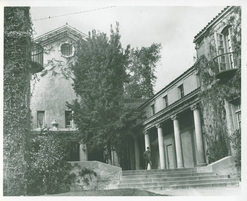 Lebus Courtyard with student, Pomona College