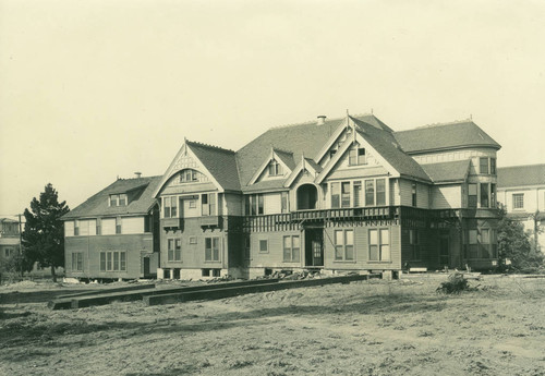 Sumner Hall relocation, Pomona College