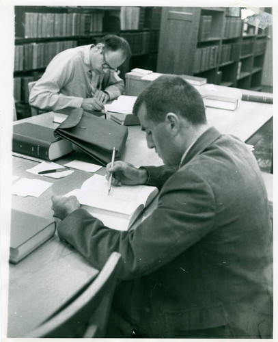 Students in Honnold Library, Claremont University Consortium