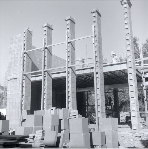 Kingston Hall construction, Harvey Mudd College