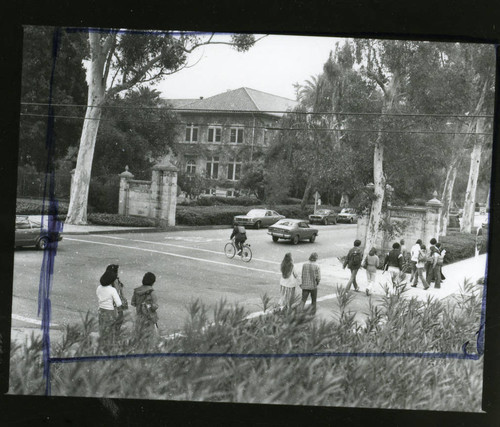College Avenue intersection, Pomona College