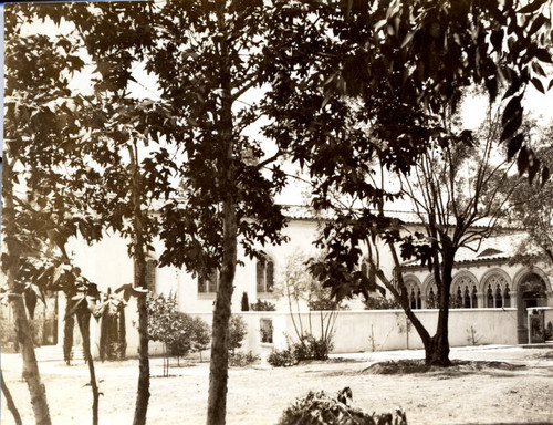 Denison Library and Jaqua Quad, Scripps College