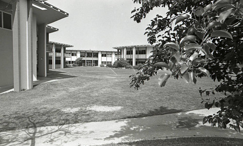 Scott Courtyard, Pitzer College