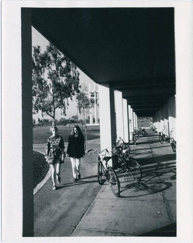 Holden/Mead Breezeway, Pitzer College