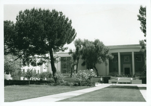 North entrance to Honnold Library