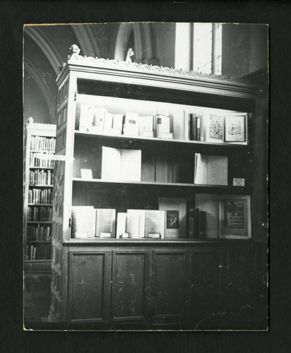 Senior thesis bookcase, Denison Library, Scripps College