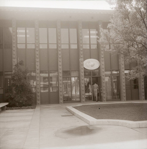 Kingston Hall courtyard, Harvey Mudd College