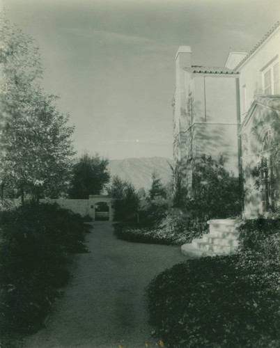 Sumner Hall gate, Pomona College