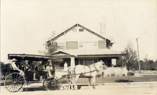 Pomona Students Leaving For an Outing