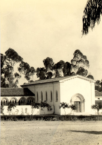 Denison Library and Jaqua Quad, Scripps College