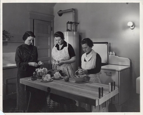 Cooking class, Scripps College