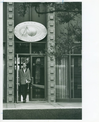 Kingston Hall entrance, Harvey Mudd College