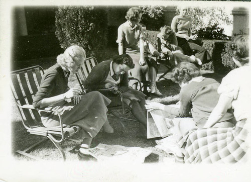 Contact strip, Women seated in courtyard