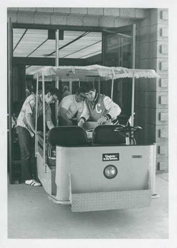 Students unloading books, Harvey Mudd College