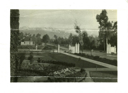 Pomona College gates, mountains, Pomona College