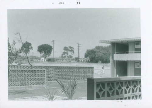 Mildred E. Mudd Hall courtyard, Harvey Mudd College