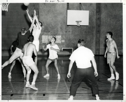 Basketball game, Harvey Mudd College