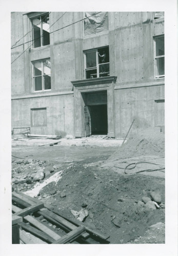 Construction of Honnold Library