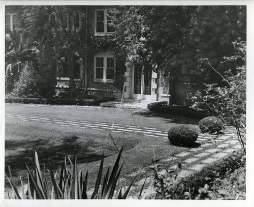 Harwood Court garden, Pomona College