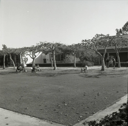 Lang Art Building lawn, Scripps College