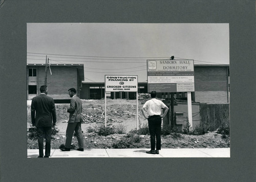 Construction of Sanborn Hall, Pitzer College