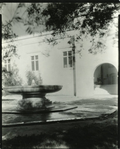 Bosbyshell Fountain, Pomona College