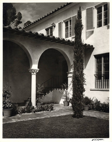 Grace Scripps Clark Hall and courtyard, Scripps College