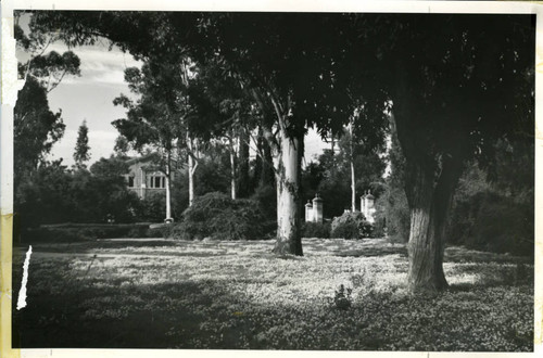 Crookshank Hall, college gates, Pomona College