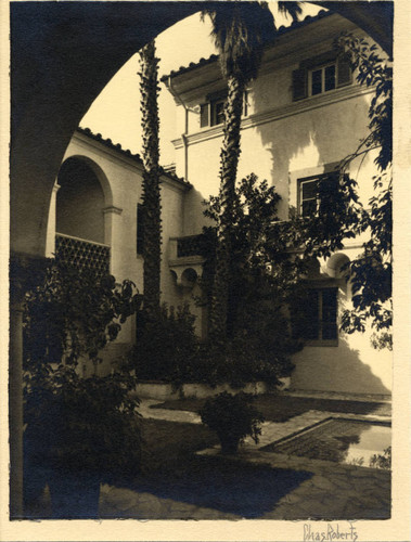 Toll Hall and Star Court, Scripps College