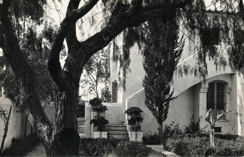 Grace Scripps Clark Hall and courtyard, Scripps College