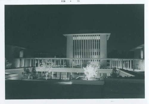 Sprague Library and Libra Complex at night, Harvey Mudd College