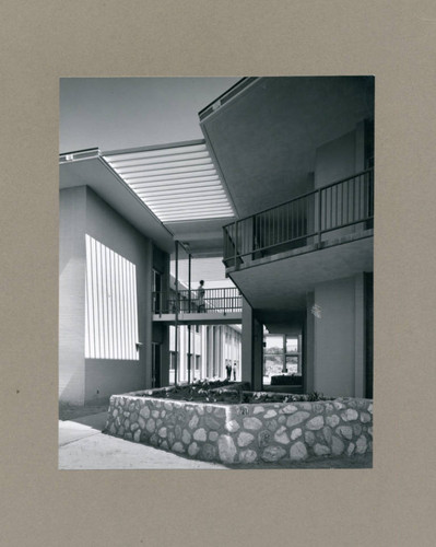 Scott and Fletcher Halls, Pitzer College