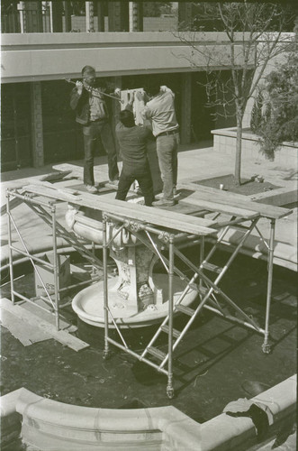 Venus statue installation, Harvey Mudd College