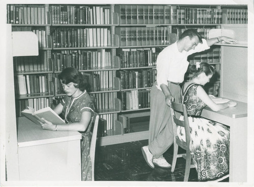 Students studying at Honnold Library