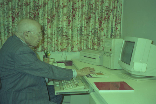 Peter Drucker sitting at a desk